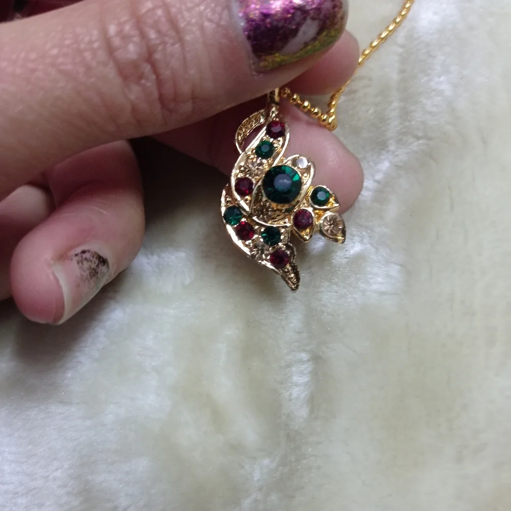 Golden Pendent Set with earrings - Picture 4 of 5